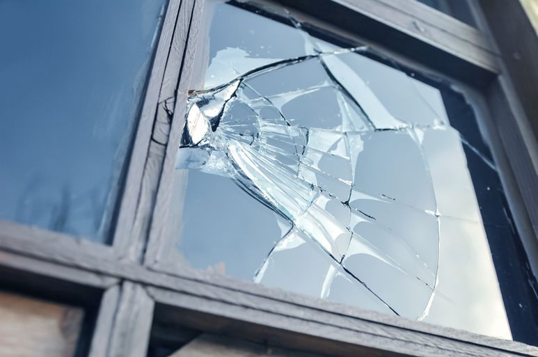 gebrochenes Glas Fenster